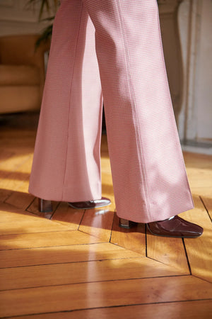 Le Pantalon Évasé Taille Haute Rose